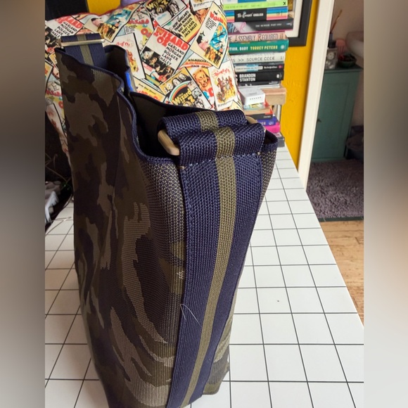 Camo Rothy’s Bucket Bag - Picture 2 of 5